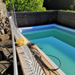 Piscine Extérieure à Coque : Élégance et Facilité d'Entretien Martigues